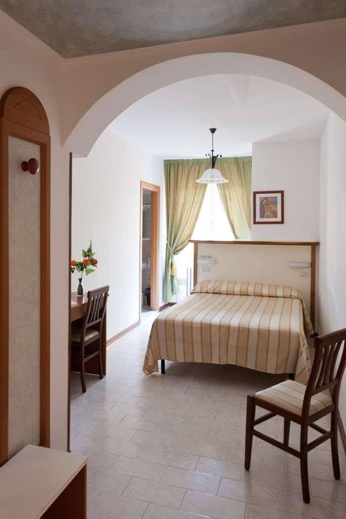 Hotel Vignola Assisi Pokoj fotografie