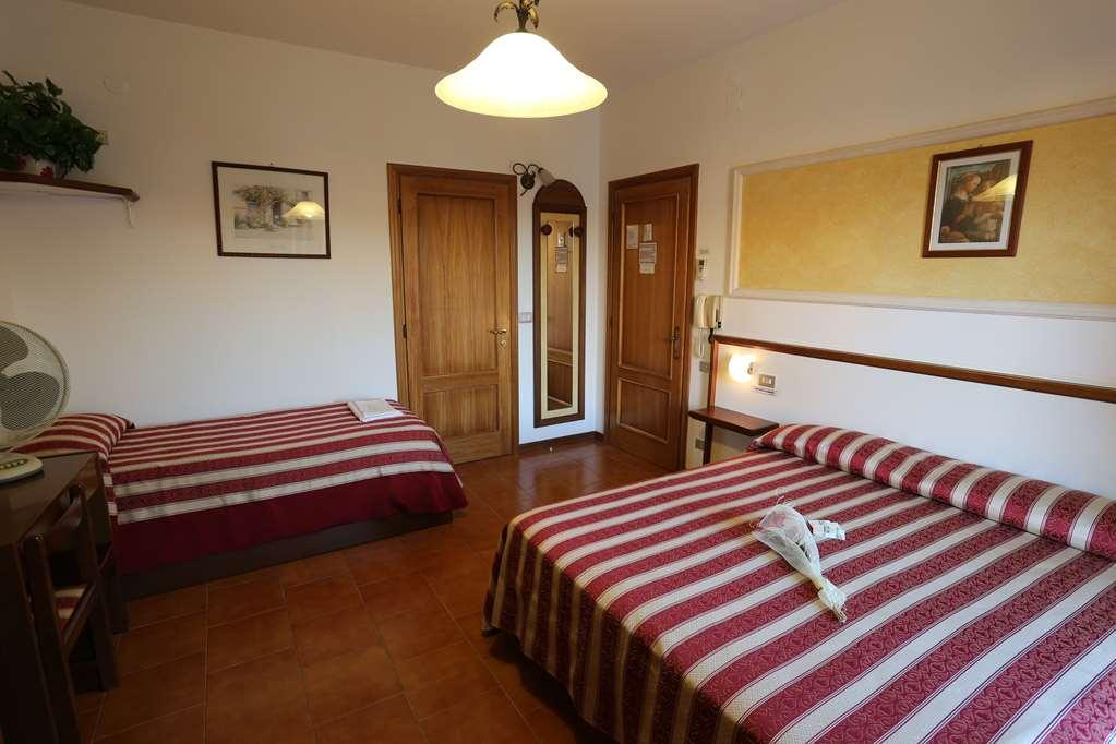 Hotel Vignola Assisi Pokoj fotografie